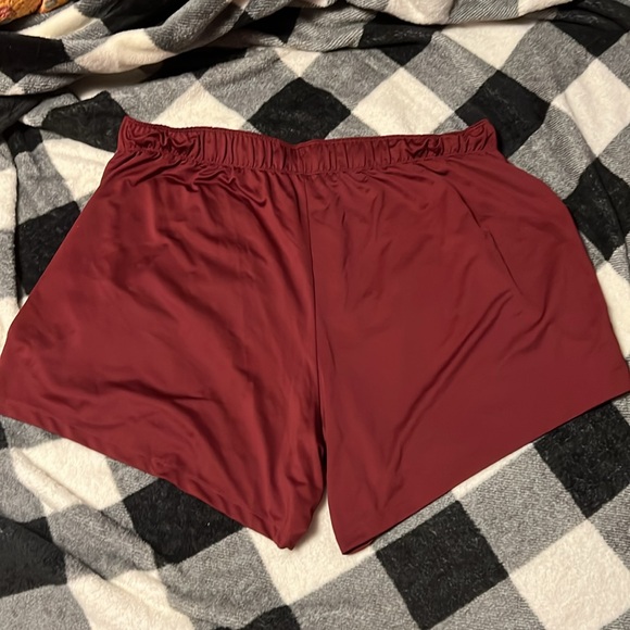 Nike Gym Shorts. Maroon size 2X with pockets! - Picture 5 of 9